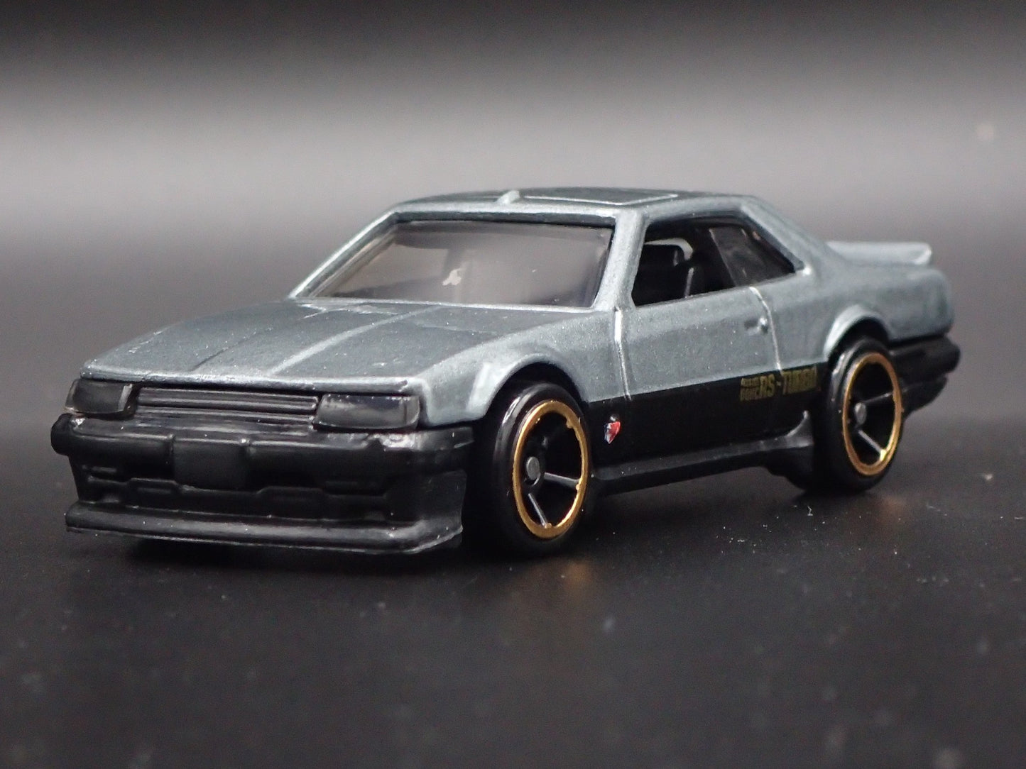 1981-1985 NISSAN SKYLINE R30 1:64 SCALE COLLECTIBLE DIORAMA DIECAST MODEL CAR