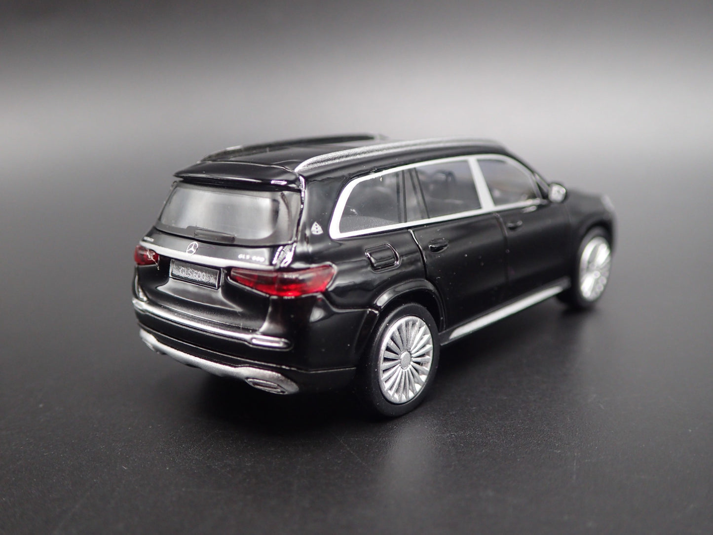 2020-2023 MERCEDES MAYBACH GLS 600 SUV 1:64 SCALE DIORAMA DIECAST MODEL CAR