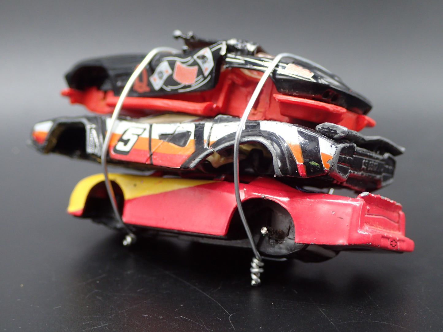 SPORTS CAR 3 CARS CRUSHED ON A FLATBED TRAILER 1:64 SCALE DIECAST MODEL CAR