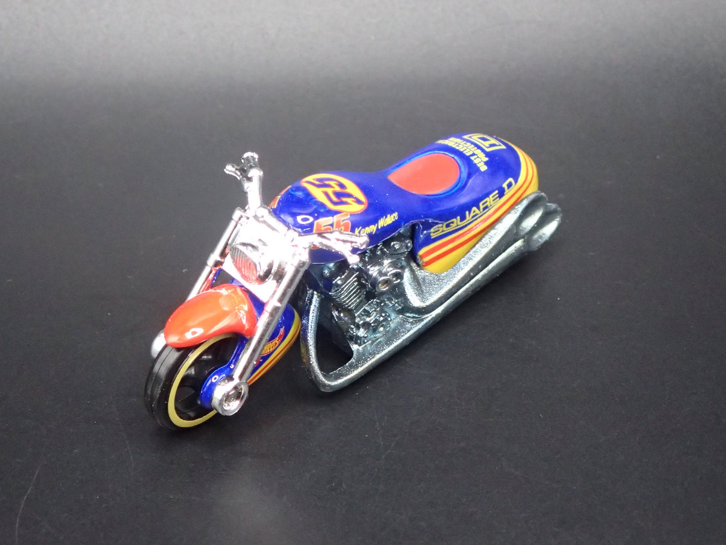SCORCHIN SCOOTER MOTORCYCLE SQUARE D 55 1:64 HOT WHEELS SCALE DIECAST MODEL CAR