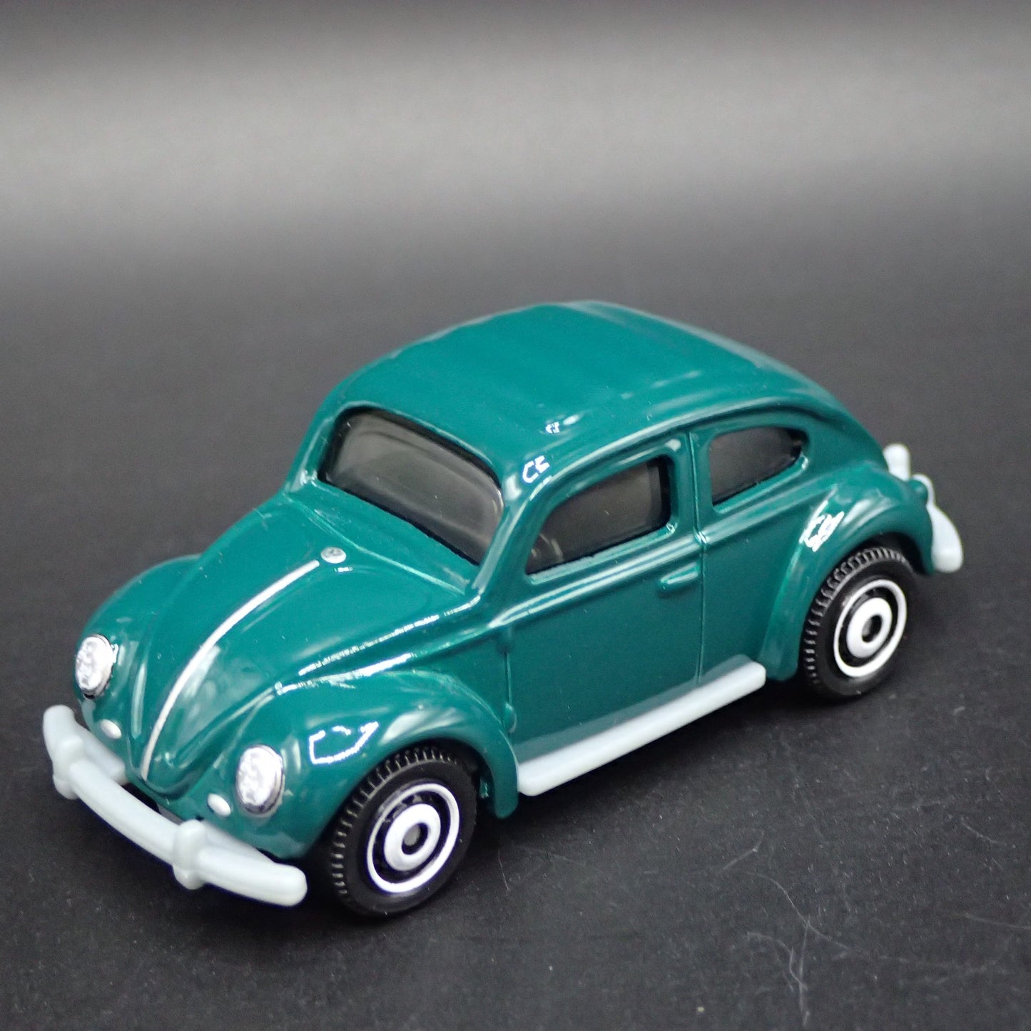 1960-1969 VW VOLKSWAGEN BEETLE BUG W HITCH 1:64 SCALE DIORAMA DIECAST MODEL CAR