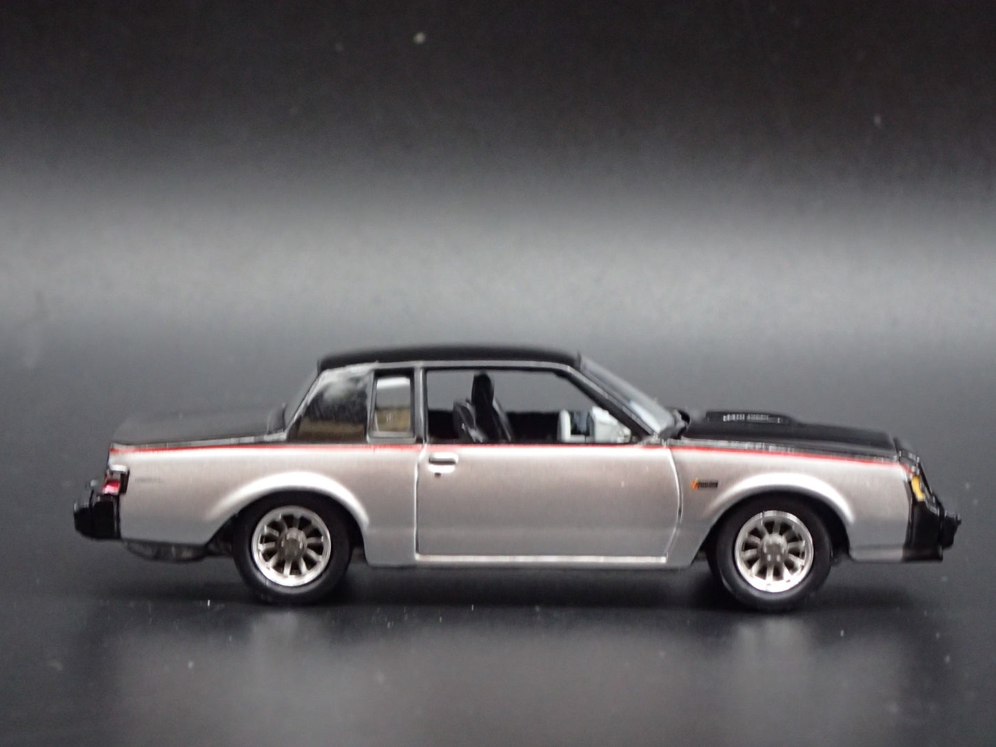 1985 85 BUICK REGAL T-TYPE RARE 1:64 SCALE COLLECTIBLE DIORAMA DIECAST MODEL CAR