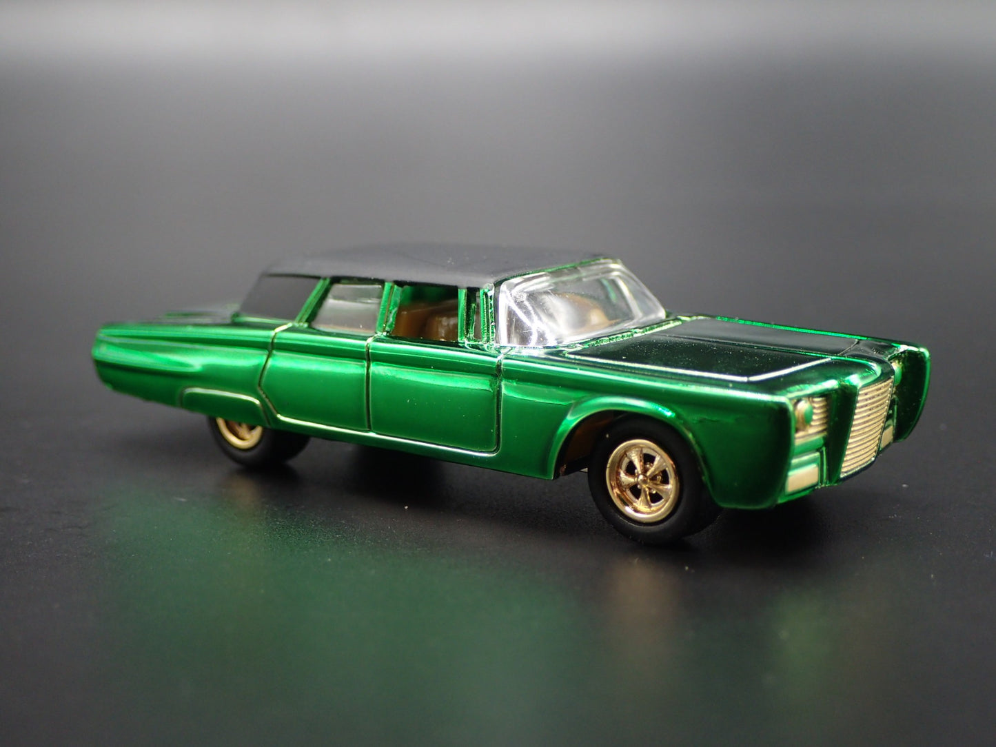 1966 66 CHRSYLER IMPERIAL GREEN HORNET BLACK BEAUTY 1/64 SCALE DIECAST MODEL CAR