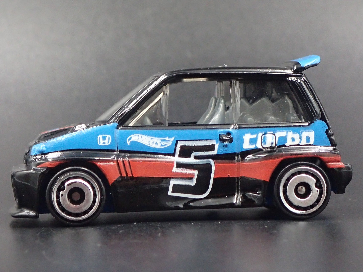 1981-1986 HONDA CITY TURBO II 1:64 SCALE COLLECTIBLE DIORAMA DIECAST MODEL CAR