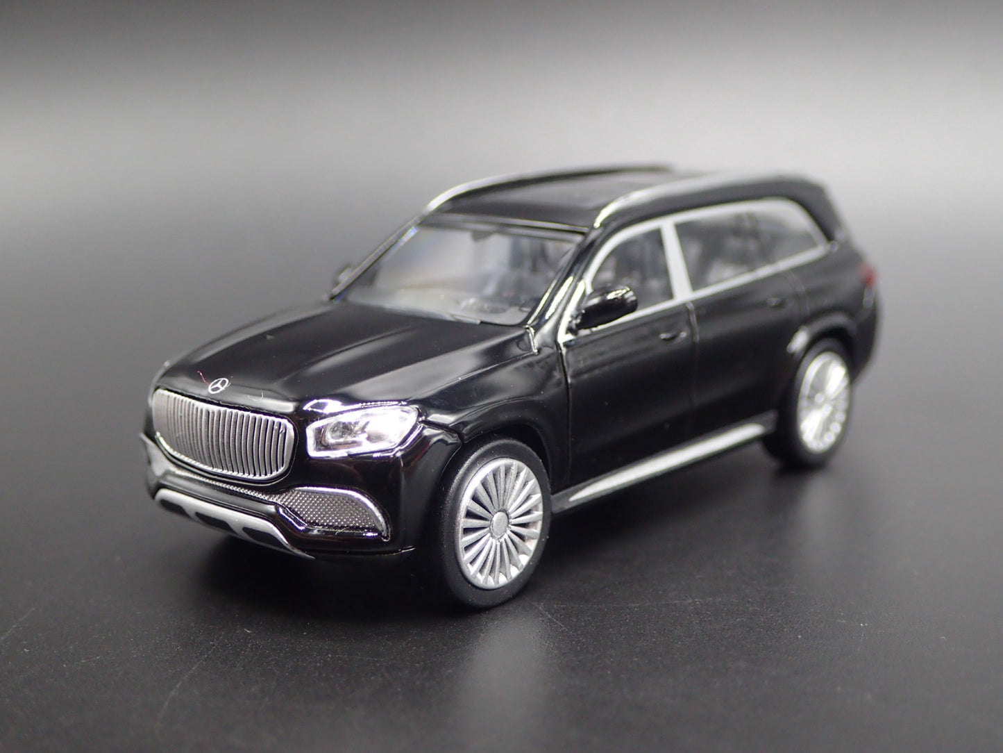 2020-2023 MERCEDES MAYBACH GLS 600 SUV 1:64 SCALE DIORAMA DIECAST MODEL CAR