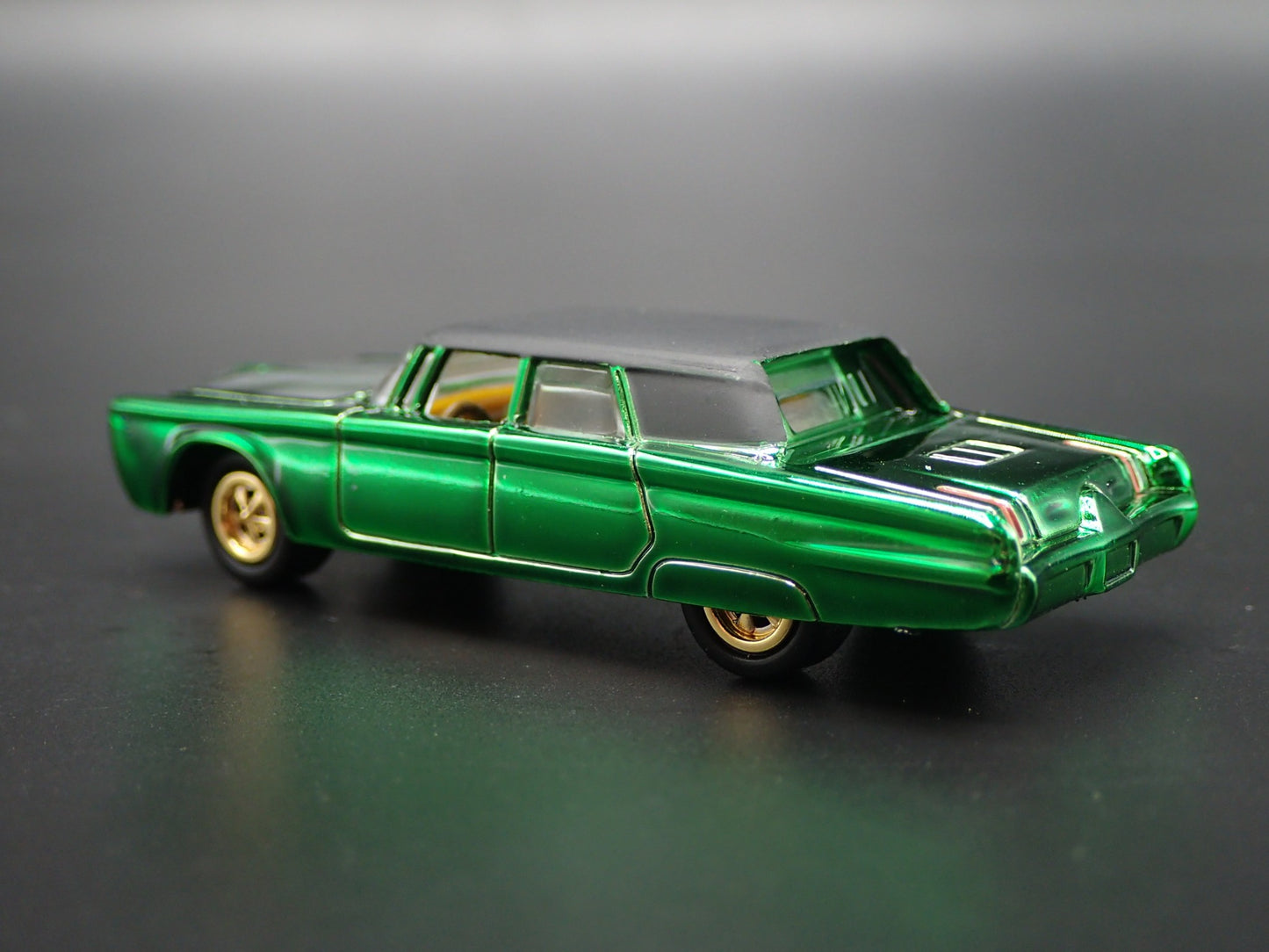 1966 66 CHRSYLER IMPERIAL GREEN HORNET BLACK BEAUTY 1/64 SCALE DIECAST MODEL CAR