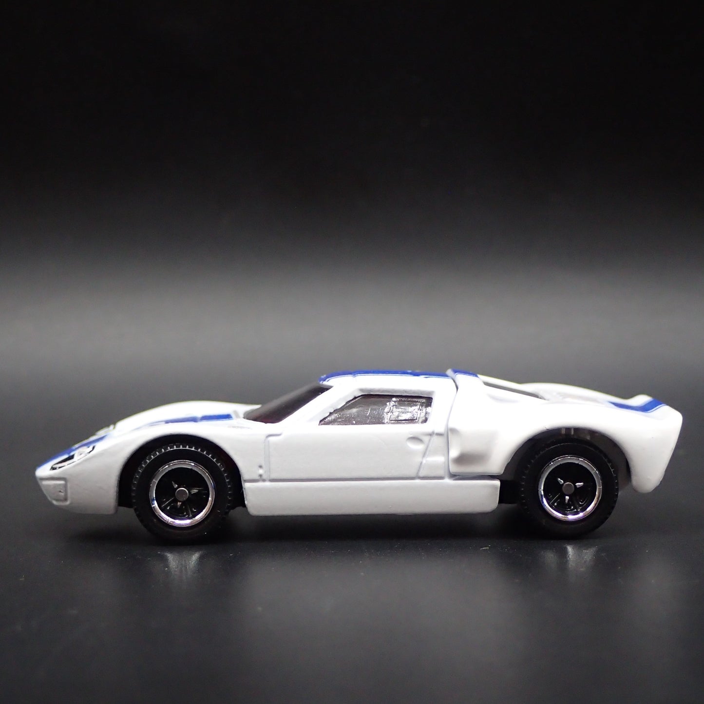 1965 65 FORD GT40 SUPER CAR WHITE 1:64 SCALE COLLECTIBLE DIECAST MODEL CAR