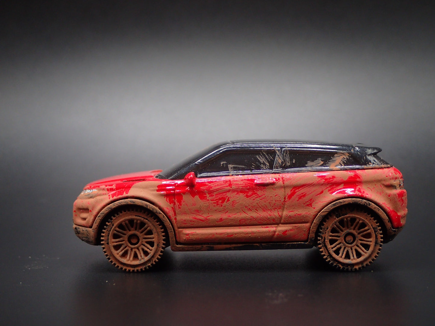 2017-2018 RANGE ROVER EVOQUE CUSTOM MUDDY 1:64 SCALE DIORAMA DIECAST MODEL CAR