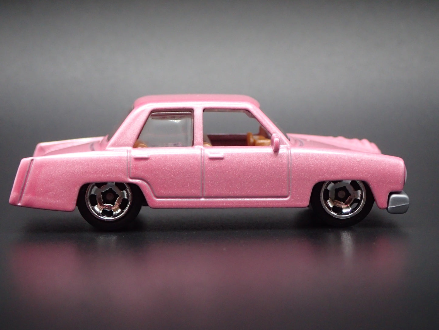 1973 73 PLYMOUTH VALIANT SIMPSONS FAMILY CAR PINK 1/64 SCALE DIECAST MODEL CAR