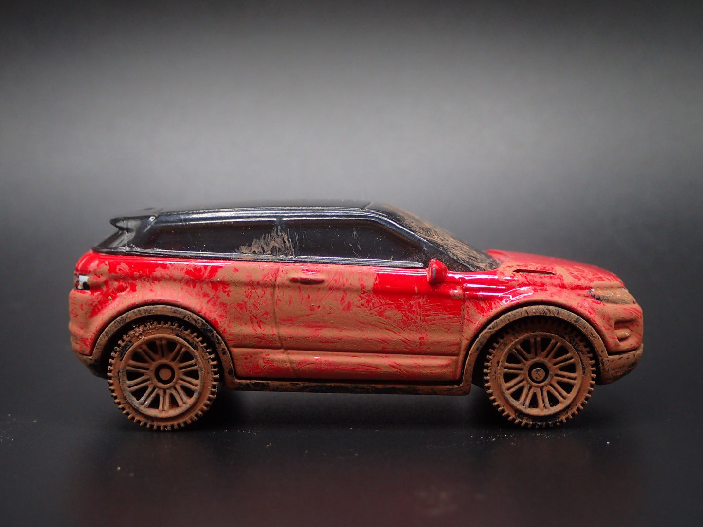 2017-2018 RANGE ROVER EVOQUE CUSTOM MUDDY 1:64 SCALE DIORAMA DIECAST MODEL CAR