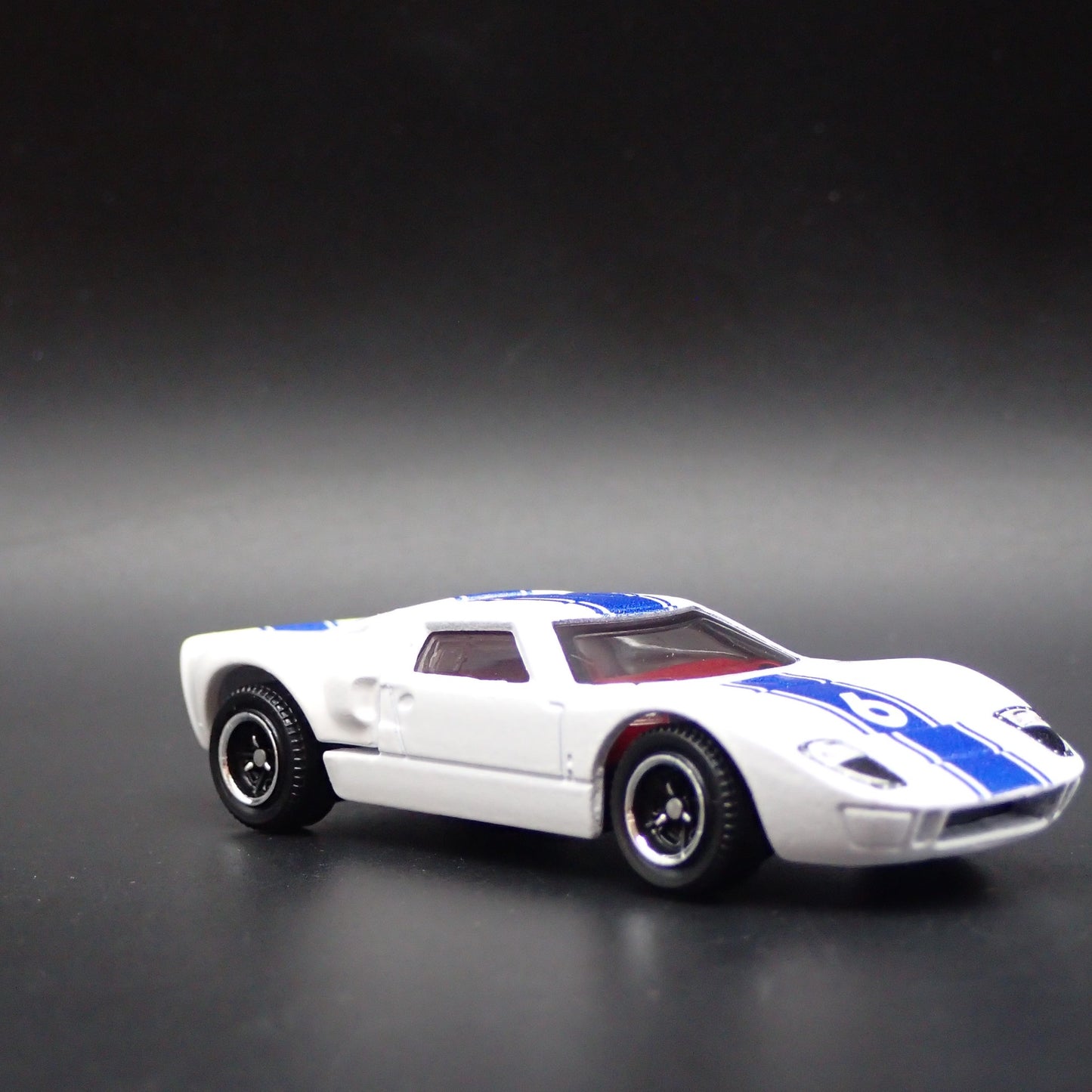 1965 65 FORD GT40 SUPER CAR WHITE 1:64 SCALE COLLECTIBLE DIECAST MODEL CAR