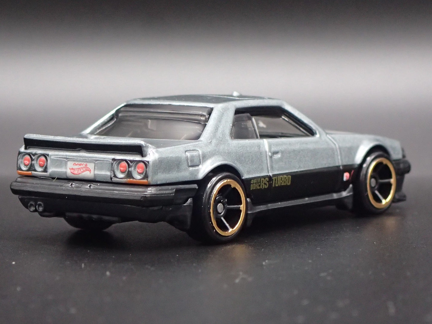 1981-1985 NISSAN SKYLINE R30 1:64 SCALE COLLECTIBLE DIORAMA DIECAST MODEL CAR