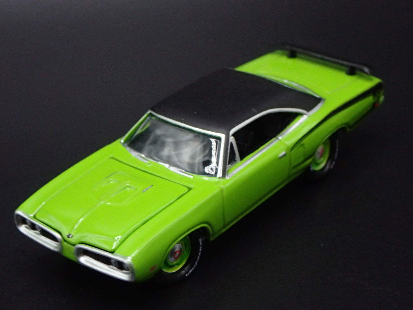 1970 70 DODGE SUPER BEE GREEN 1:64 SCALE COLLECTIBLE DIORAMA DIECAST MODEL CAR