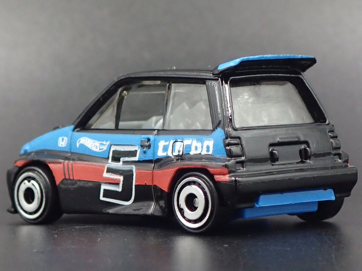 1981-1986 HONDA CITY TURBO II 1:64 SCALE COLLECTIBLE DIORAMA DIECAST MODEL CAR