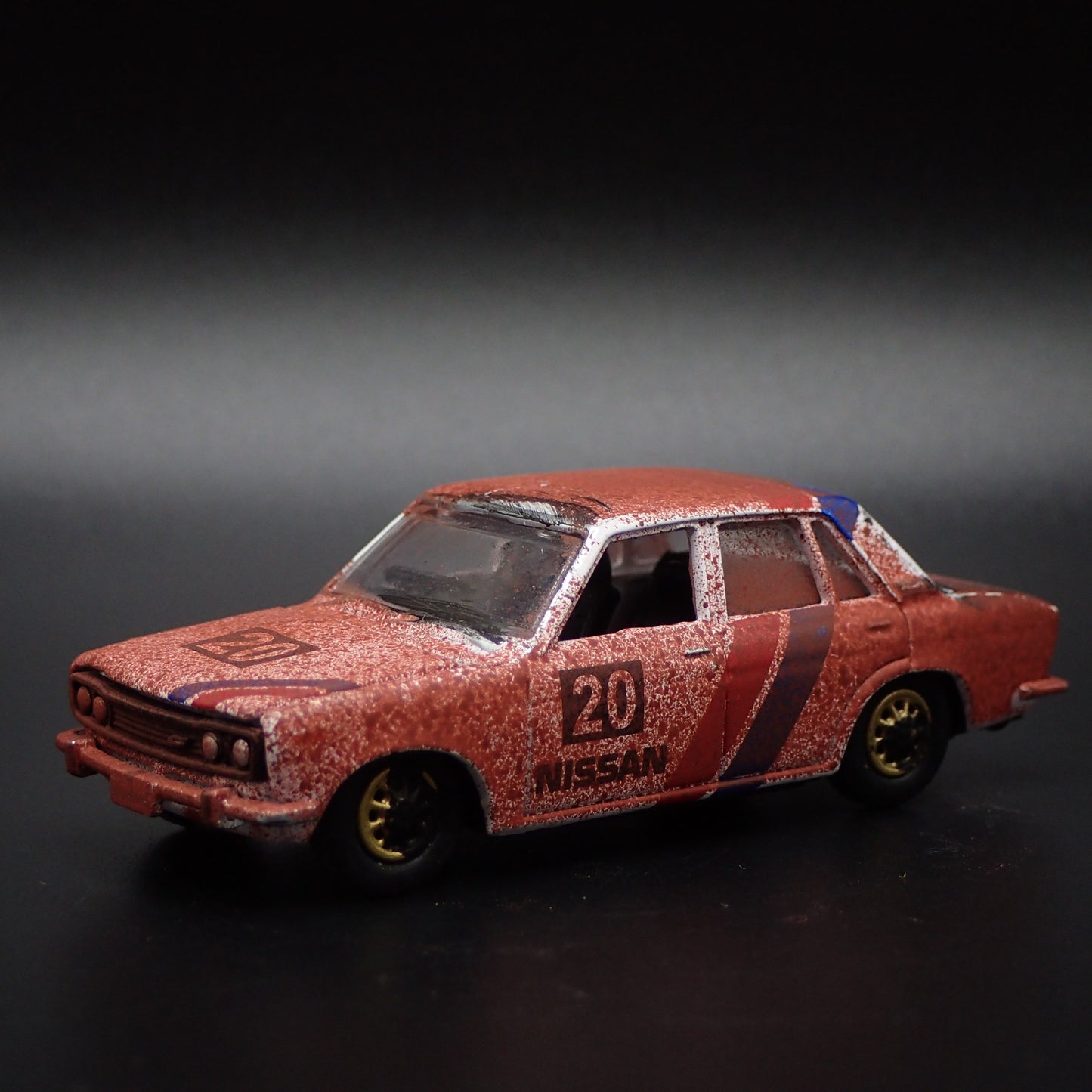 1967-1973 DATSUN BLUEBIRD 1600 SSS FOUR DOOR BARN FIND 1:64 DIECAST MODEL CAR