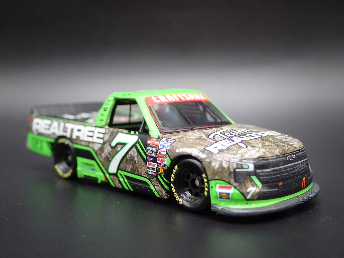 2024 CHEVY SILVERADO 7 KYLE BUSCH REALTREE TEXAS NASCAR TRUCK 1:64 DIECAST CAR