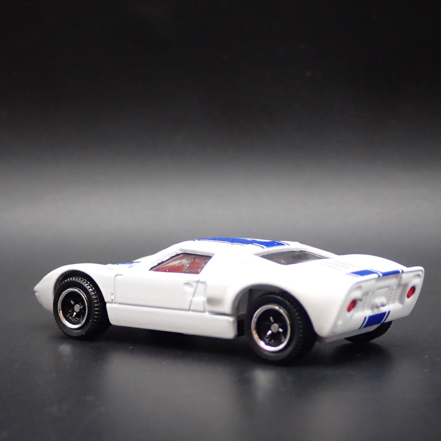 1965 65 FORD GT40 SUPER CAR WHITE 1:64 SCALE COLLECTIBLE DIECAST MODEL CAR