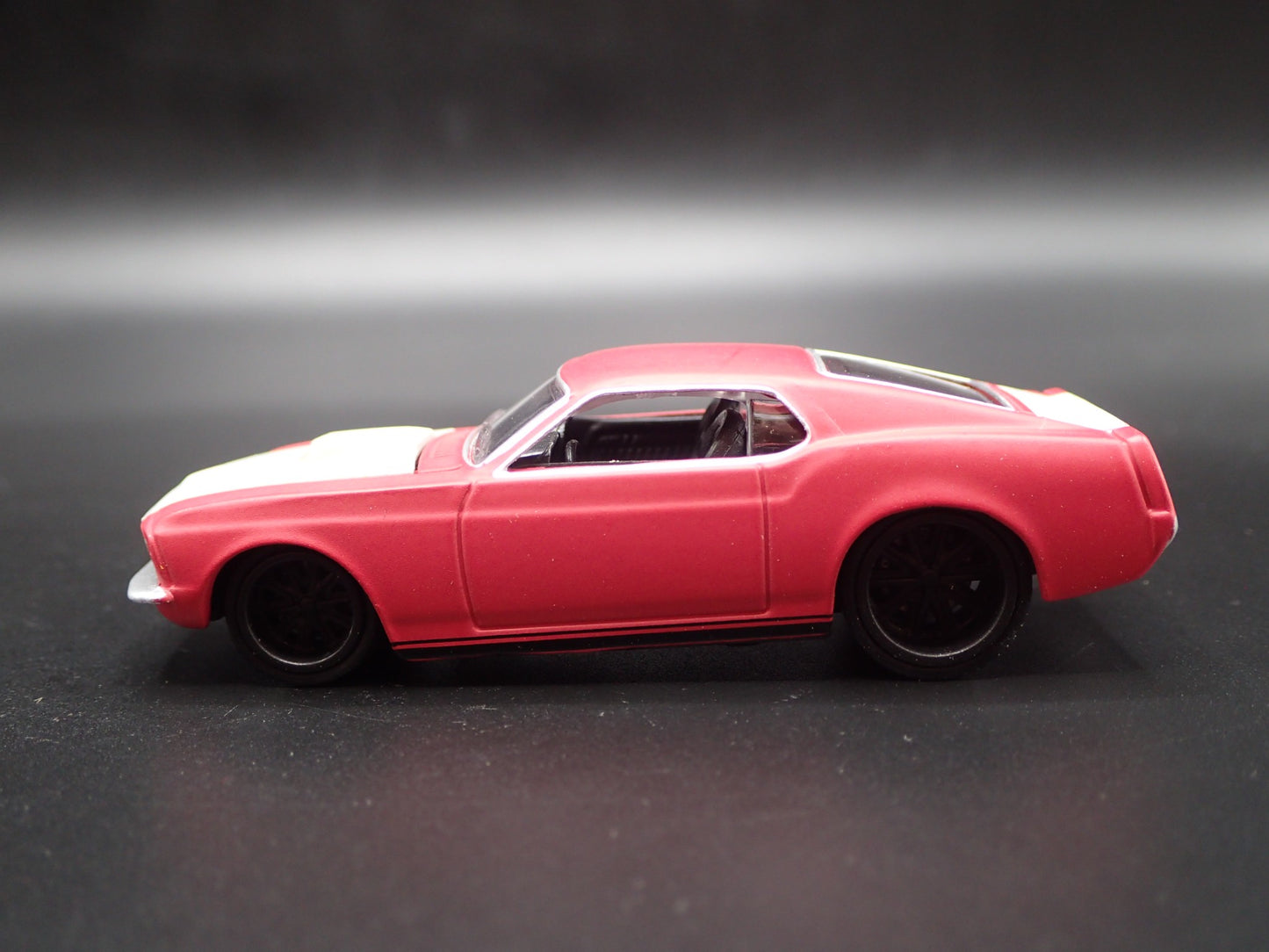 1970 70 FORD MUSTANG FASTBACK CHIP FOOSE 1/64 SCALE DIORAMA DIECAST MODEL CAR