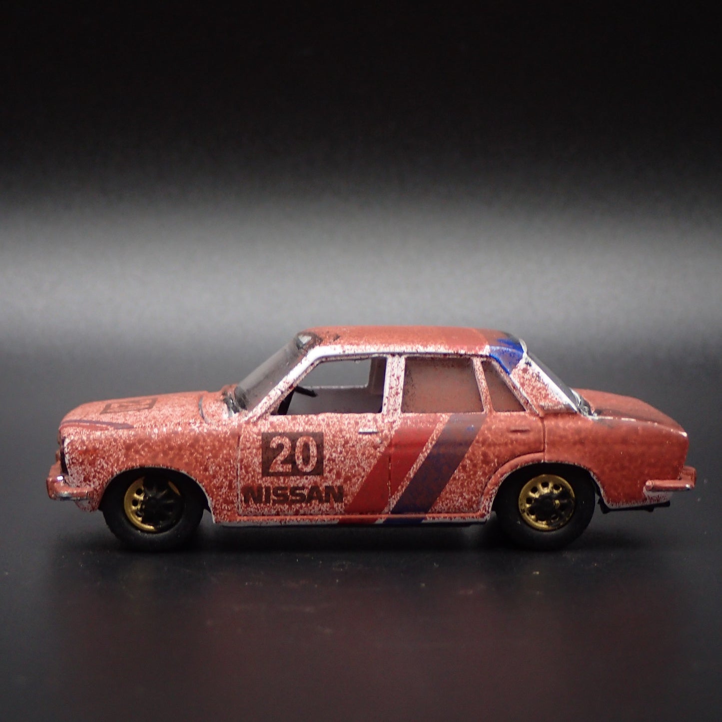 1967-1973 DATSUN BLUEBIRD 1600 SSS FOUR DOOR BARN FIND 1:64 DIECAST MODEL CAR