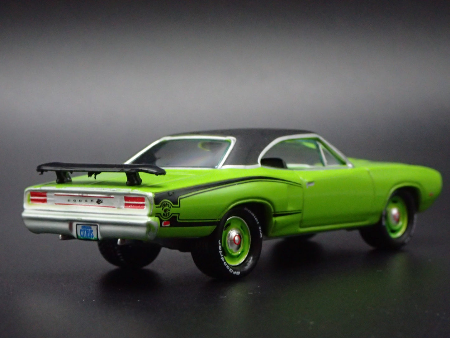 1970 70 DODGE SUPER BEE GREEN 1:64 SCALE COLLECTIBLE DIORAMA DIECAST MODEL CAR