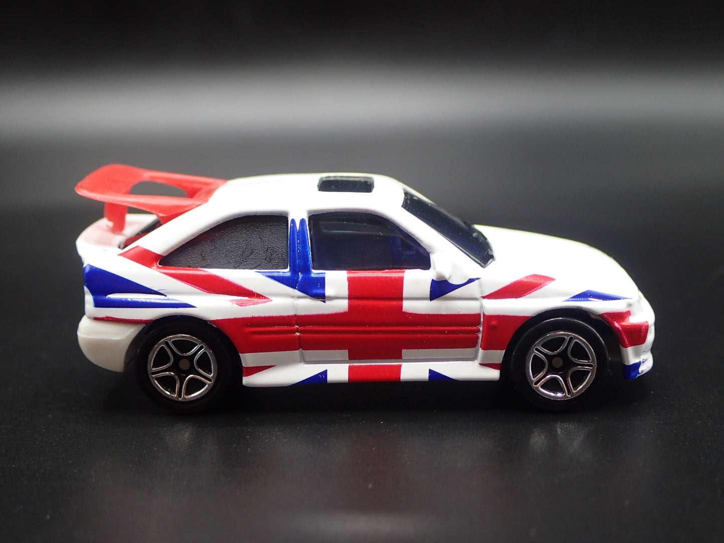 FORD ESCORT COSWORTH UNION JACK ENGLAND FLAG WHITE 1:64 SCALE DIECAST MODEL CAR