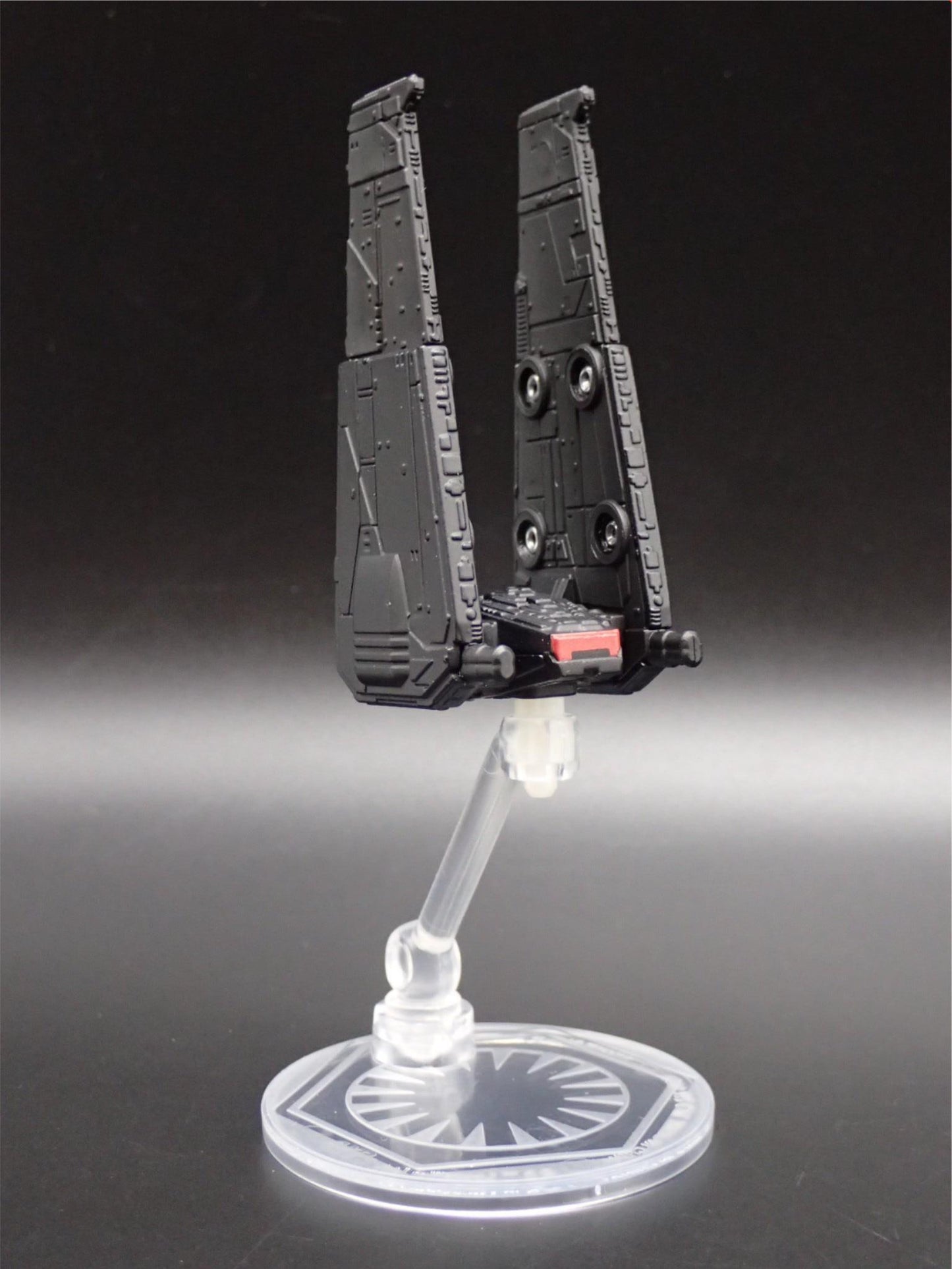 STAR WARS KYLO REN COMMAND SHUTTLE  w/ FLIGHT STAND 1:64 SCALE MODEL DIORAMA