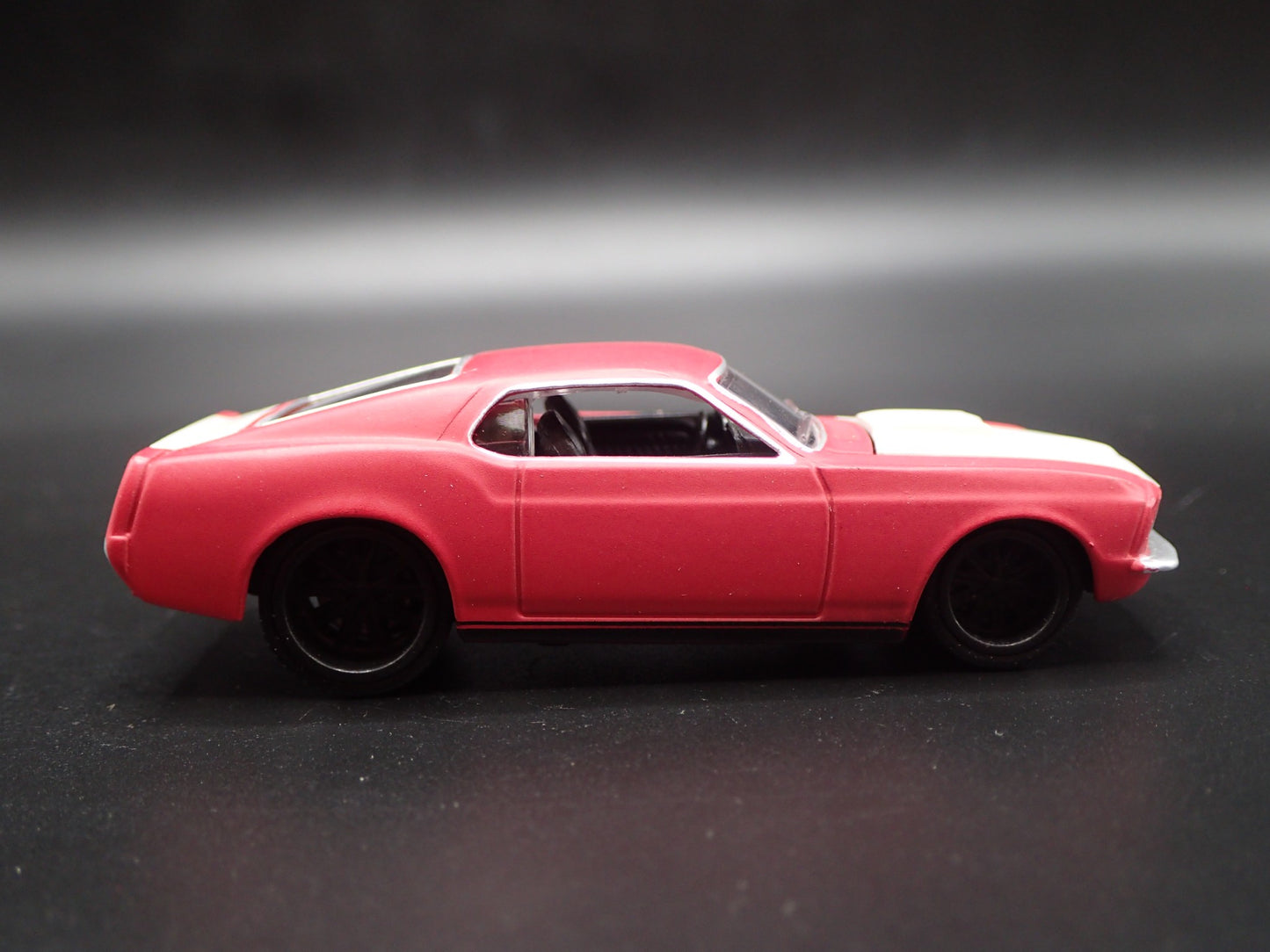 1970 70 FORD MUSTANG FASTBACK CHIP FOOSE 1/64 SCALE DIORAMA DIECAST MODEL CAR