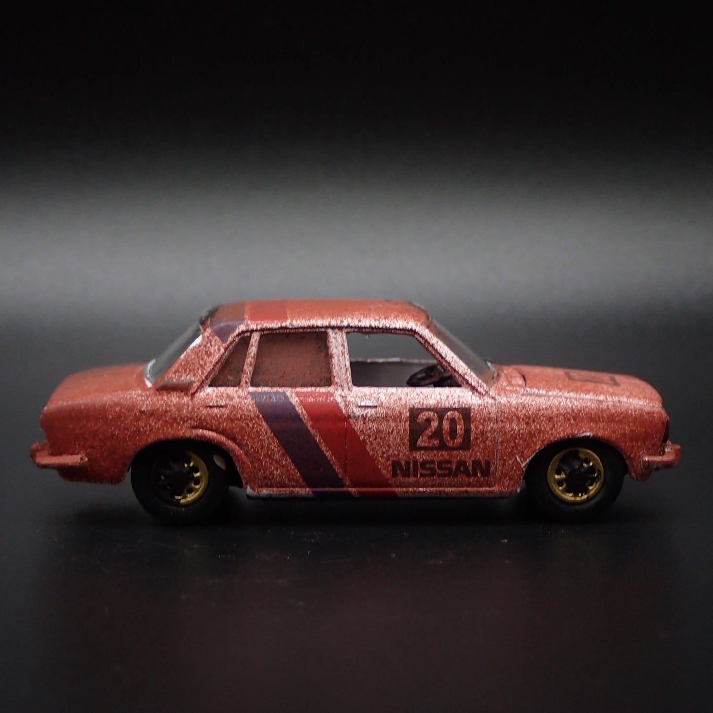 1967-1973 DATSUN BLUEBIRD 1600 SSS FOUR DOOR BARN FIND 1:64 DIECAST MODEL CAR