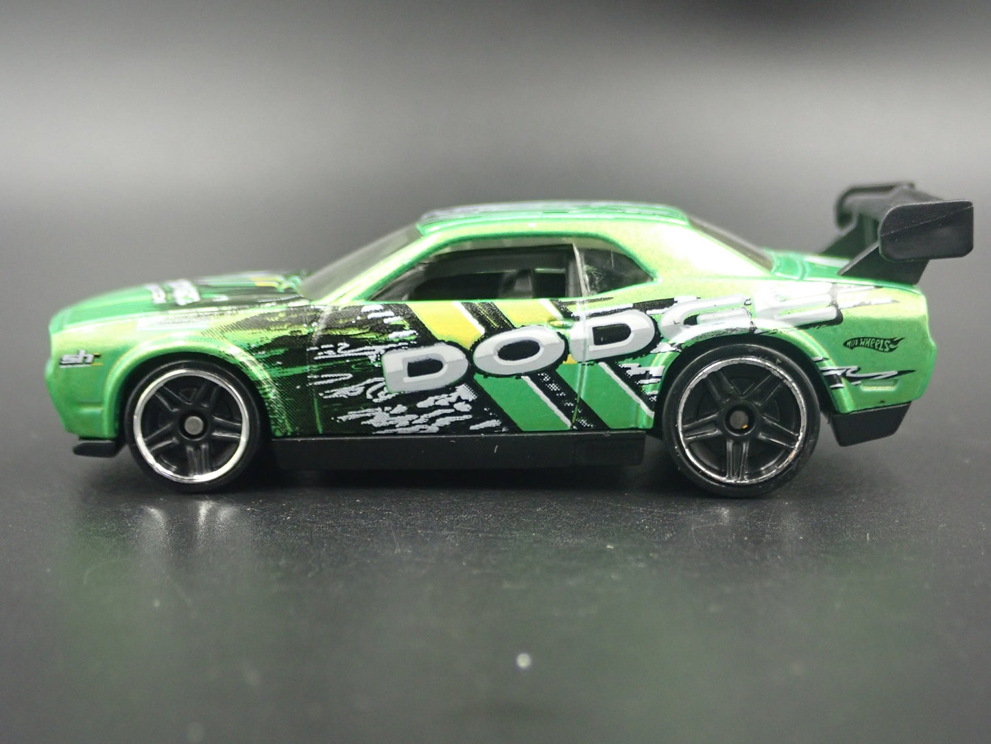 2008-2014 DODGE CHALLENGER DRIFT CAR RARE 1/64 SCALE DIORAMA DIECAST MODEL CAR