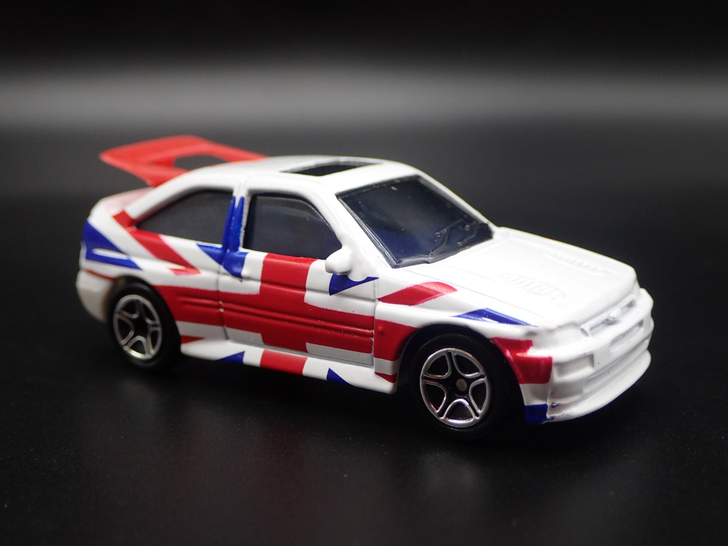 FORD ESCORT COSWORTH UNION JACK ENGLAND FLAG WHITE 1:64 SCALE DIECAST MODEL CAR