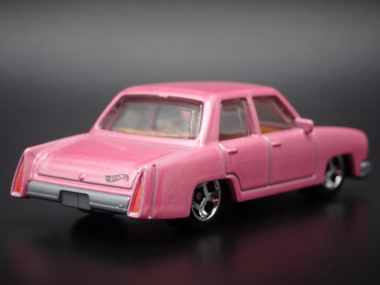 1973 73 PLYMOUTH VALIANT SIMPSONS FAMILY CAR PINK 1/64 SCALE DIECAST MODEL CAR