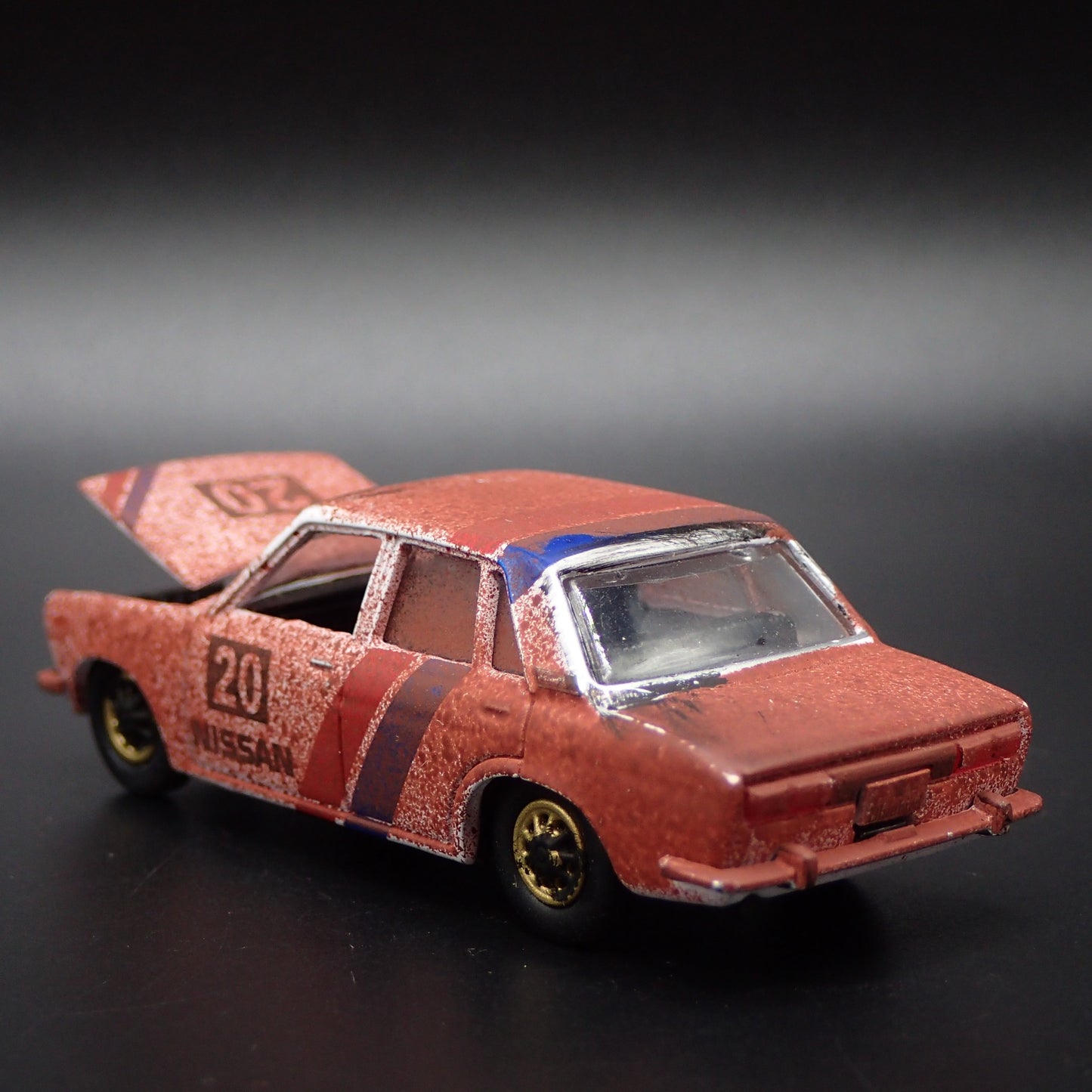 1967-1973 DATSUN BLUEBIRD 1600 SSS FOUR DOOR BARN FIND 1:64 DIECAST MODEL CAR