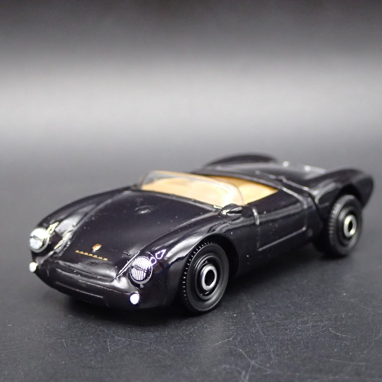 1953-1956 PORSCHE 550 SPYDER 1:64 SCALE COLLECTIBLE DIORAMA DIECAST MODEL CAR