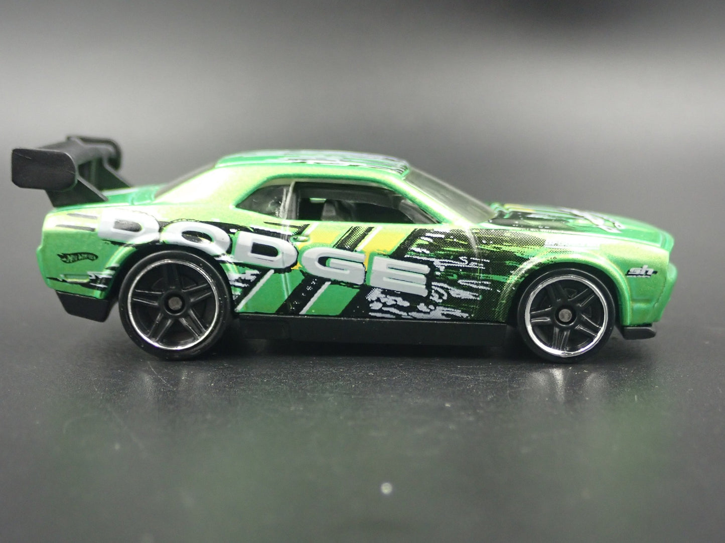 2008-2014 DODGE CHALLENGER DRIFT CAR RARE 1/64 SCALE DIORAMA DIECAST MODEL CAR