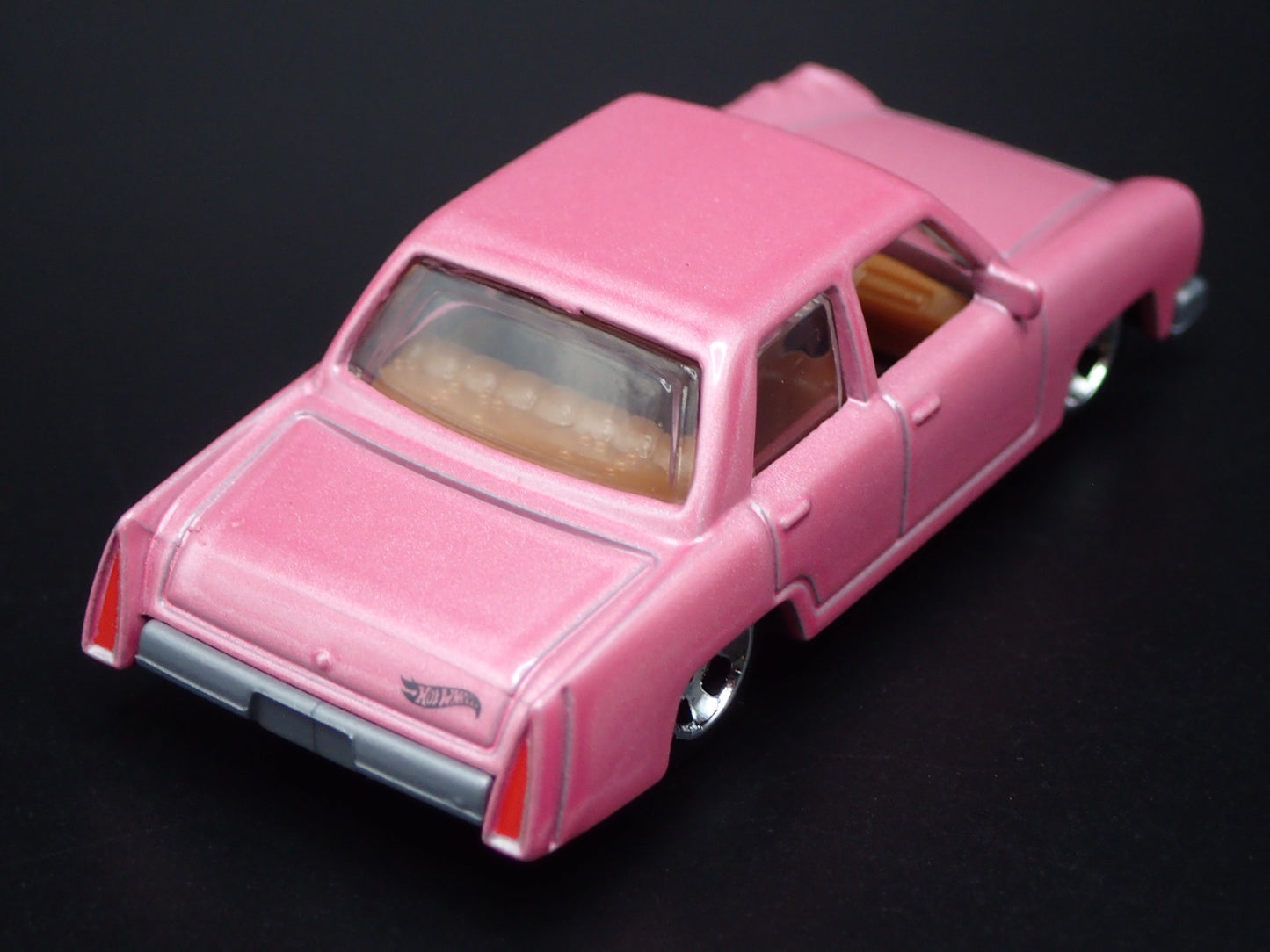1973 73 PLYMOUTH VALIANT SIMPSONS FAMILY CAR PINK 1/64 SCALE DIECAST MODEL CAR