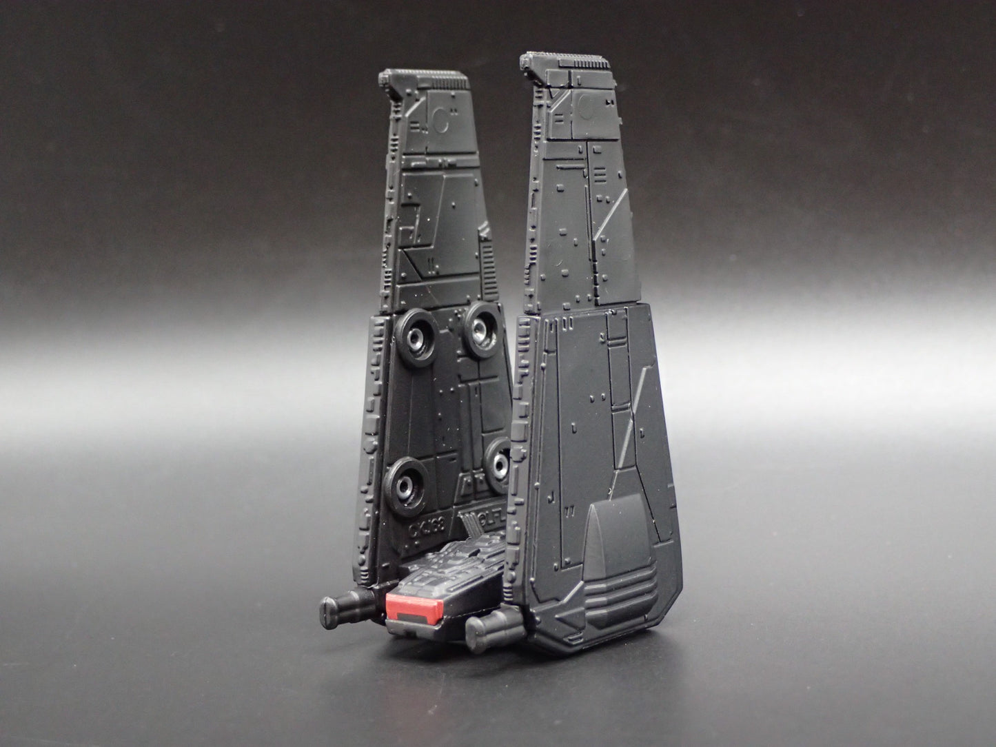 STAR WARS KYLO REN COMMAND SHUTTLE  w/ FLIGHT STAND 1:64 SCALE MODEL DIORAMA