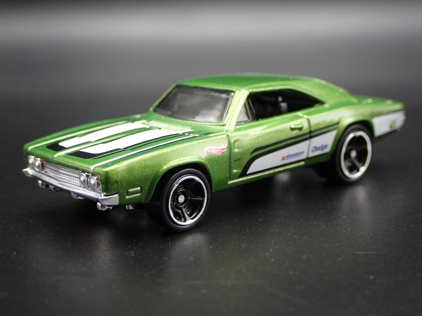 1969 69 DODGE CHARGER 500 GREEN 1:64 SCALE COLLECTIBLE DIORAMA DIECAST MODEL CAR