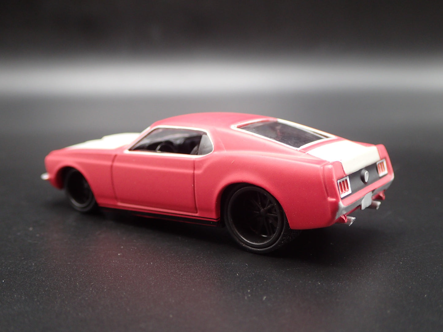 1970 70 FORD MUSTANG FASTBACK CHIP FOOSE 1/64 SCALE DIORAMA DIECAST MODEL CAR