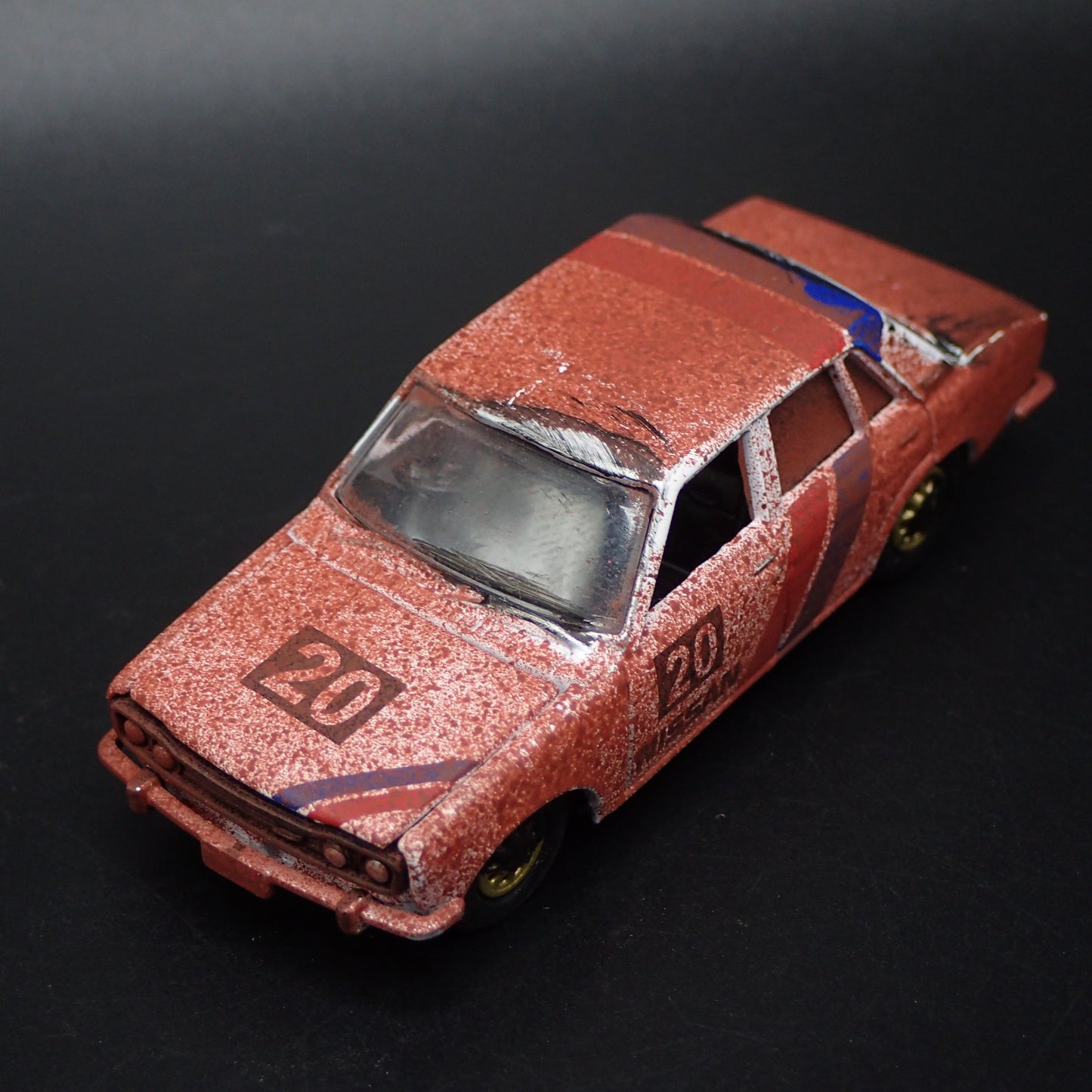 1967-1973 DATSUN BLUEBIRD 1600 SSS FOUR DOOR BARN FIND 1:64 DIECAST MODEL CAR