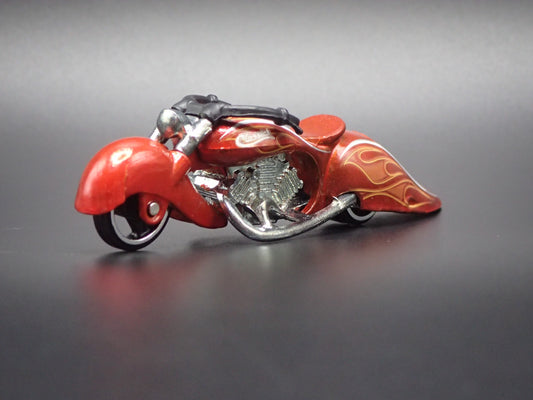 W-OOZIE MOTORCYCLE HOT WHEELS ORANGE 1:64 HW SCALE DIORAMA DIECAST MODEL CAR