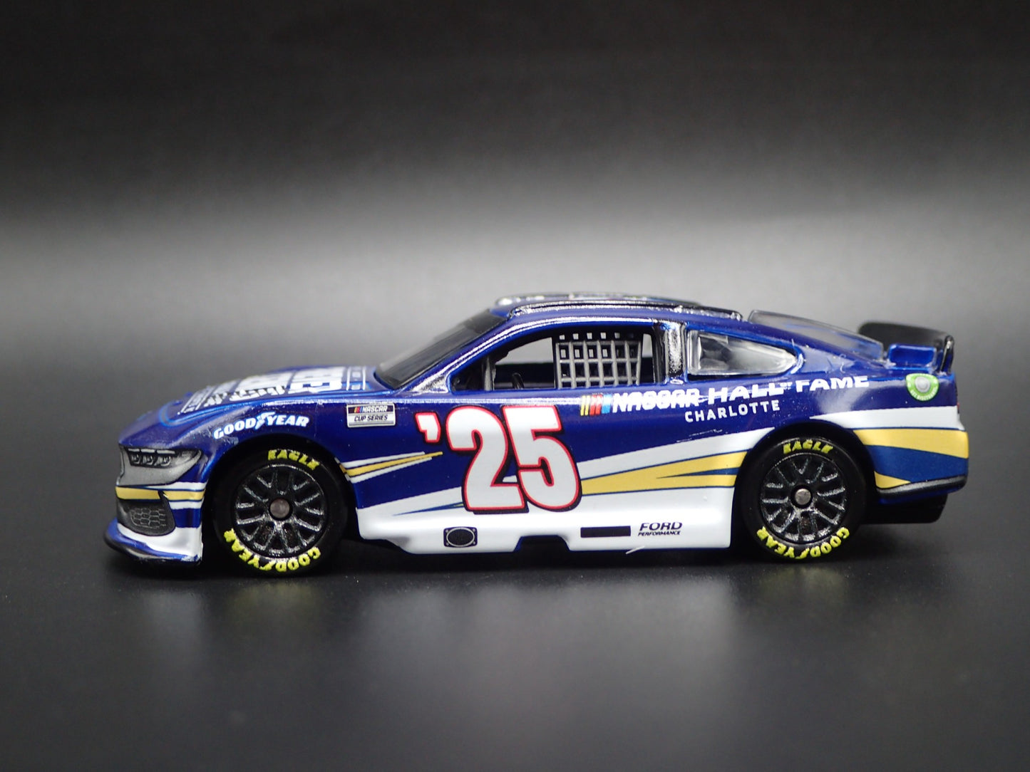 2025 CHEVY CAMARO 2025 25' NASCAR HALL OF FAME NHOF 1:64 SCALE DIECAST MODEL CAR