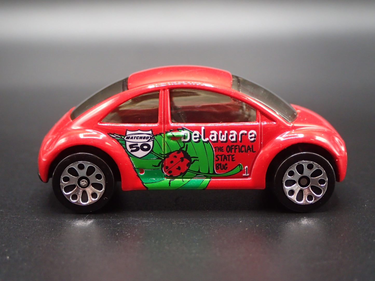 1998-2011 VW VOLKSWAGEN NEW BEETLE BUG DELAWARE RED 1:64 SCALE DIECAST MODEL CAR