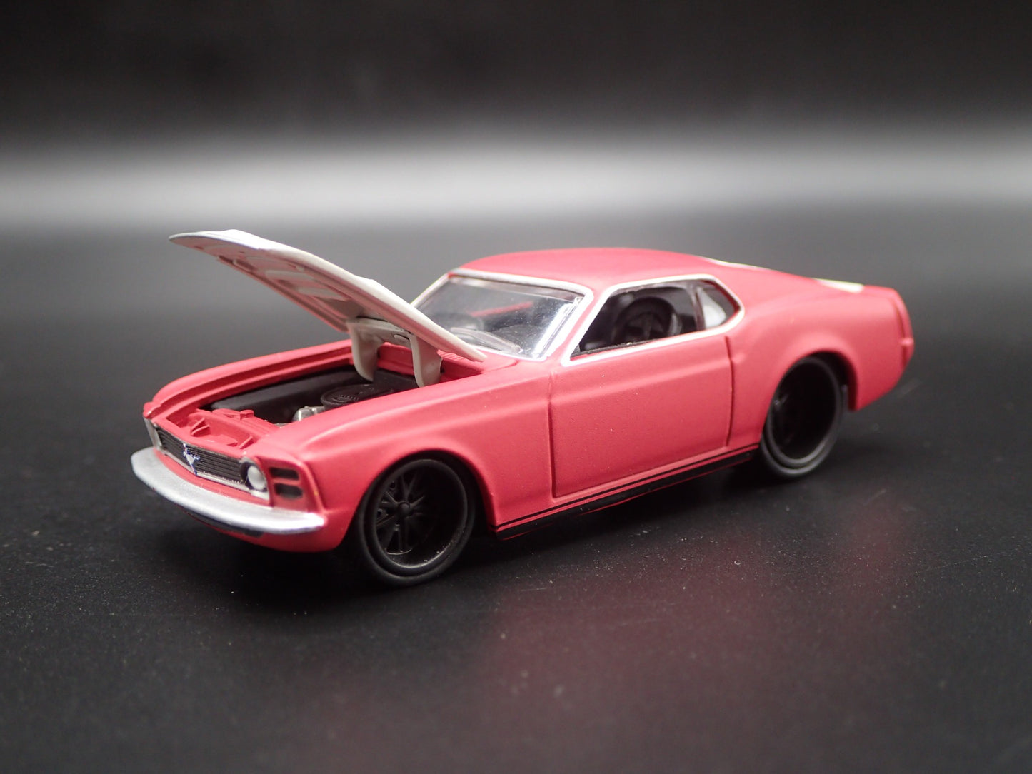 1970 70 FORD MUSTANG FASTBACK CHIP FOOSE 1/64 SCALE DIORAMA DIECAST MODEL CAR