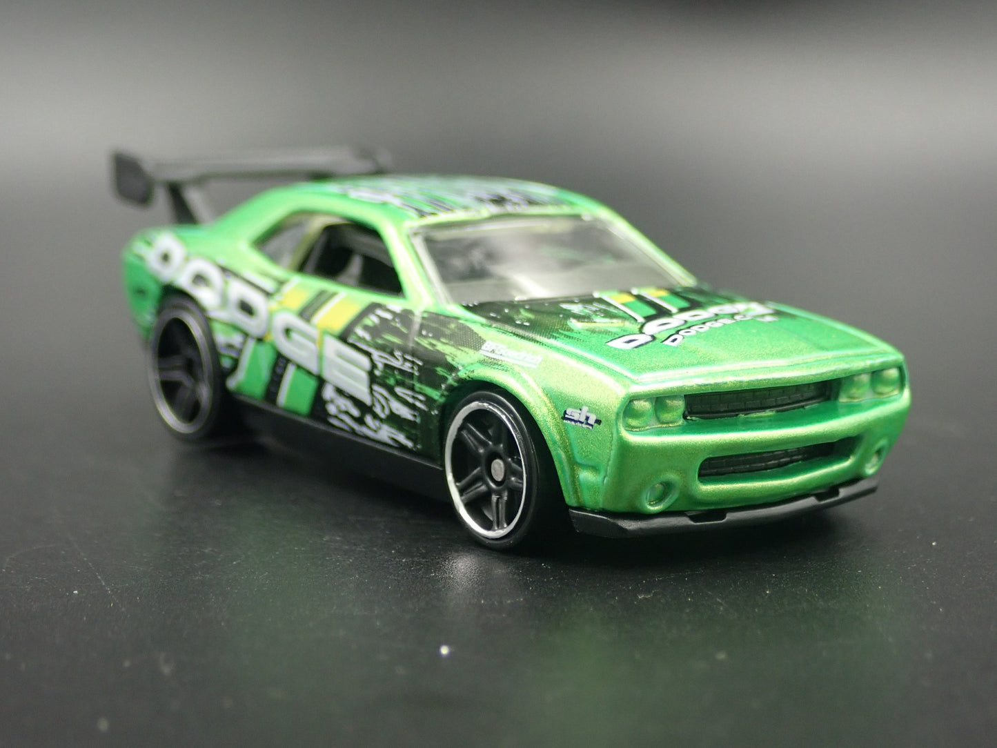 2008-2014 DODGE CHALLENGER DRIFT CAR RARE 1/64 SCALE DIORAMA DIECAST MODEL CAR