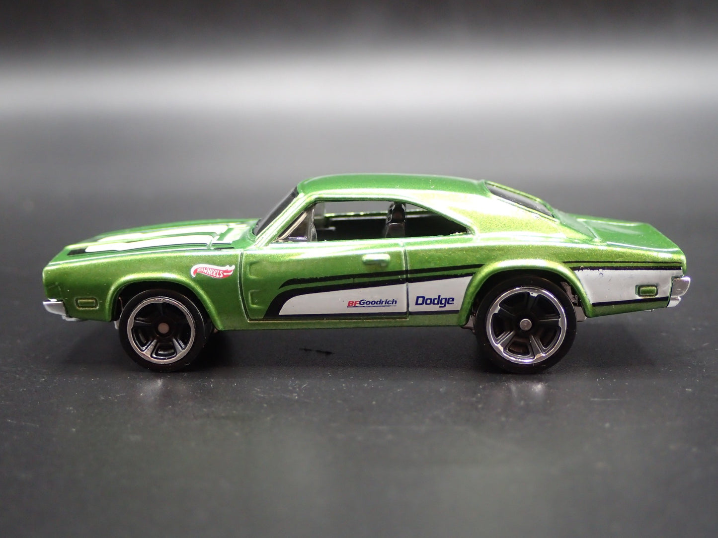 1969 69 DODGE CHARGER 500 GREEN 1:64 SCALE COLLECTIBLE DIORAMA DIECAST MODEL CAR