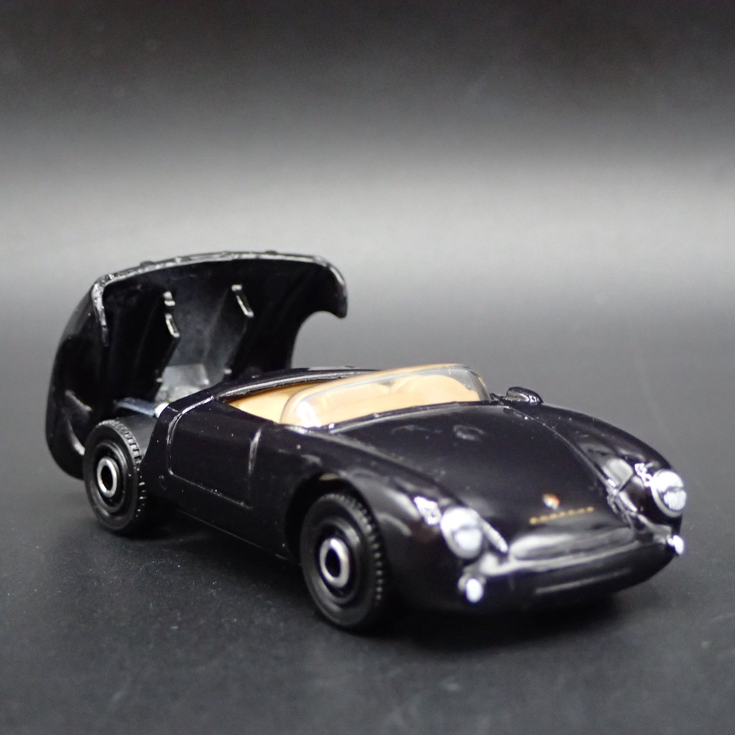 1953-1956 PORSCHE 550 SPYDER 1:64 SCALE COLLECTIBLE DIORAMA DIECAST MODEL CAR
