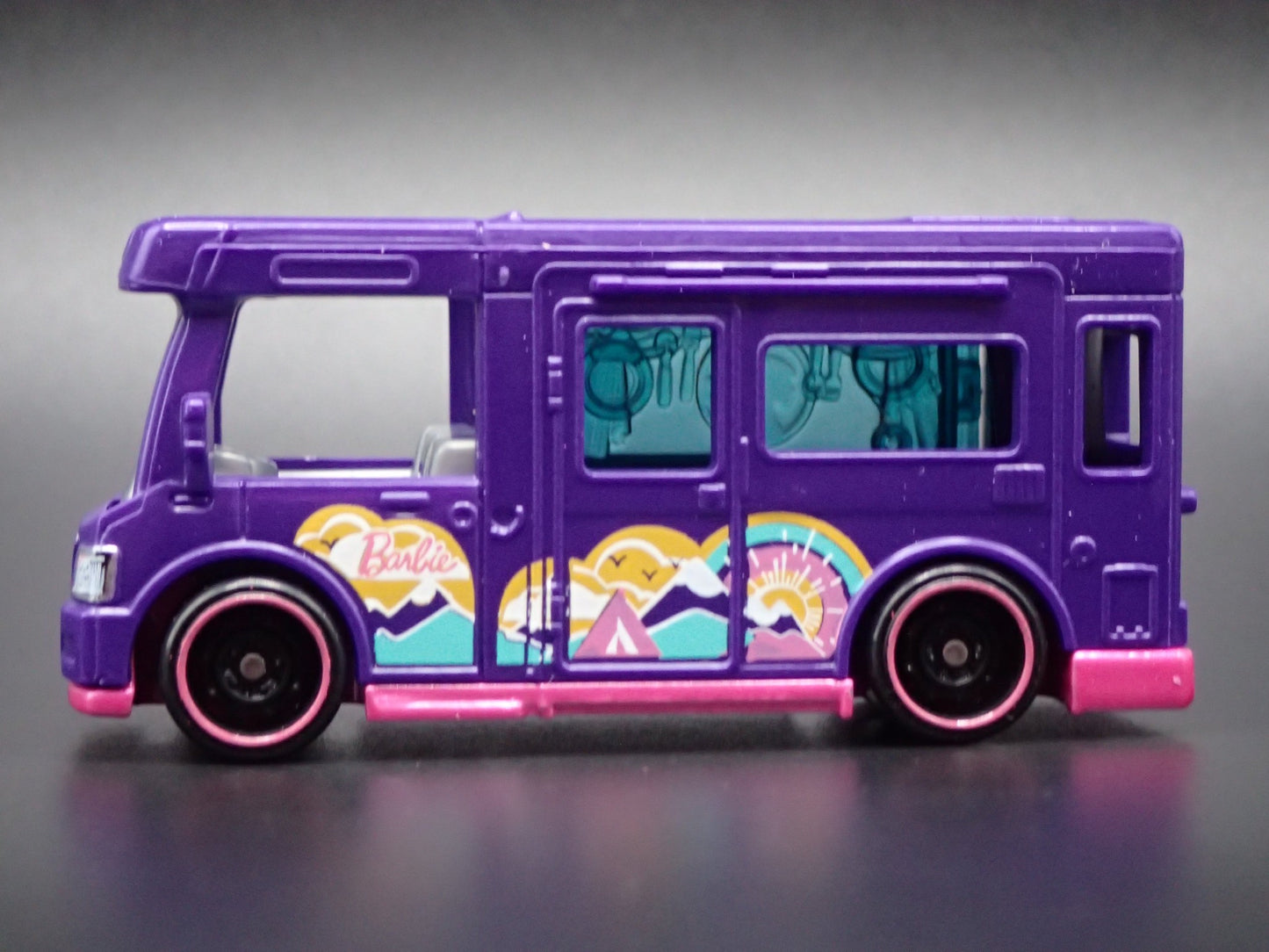 BARBIE DREAM CAMPER VAN  1:64 HW SCALE COLLECTIBLE DIORAMA DIECAST MODEL CAR