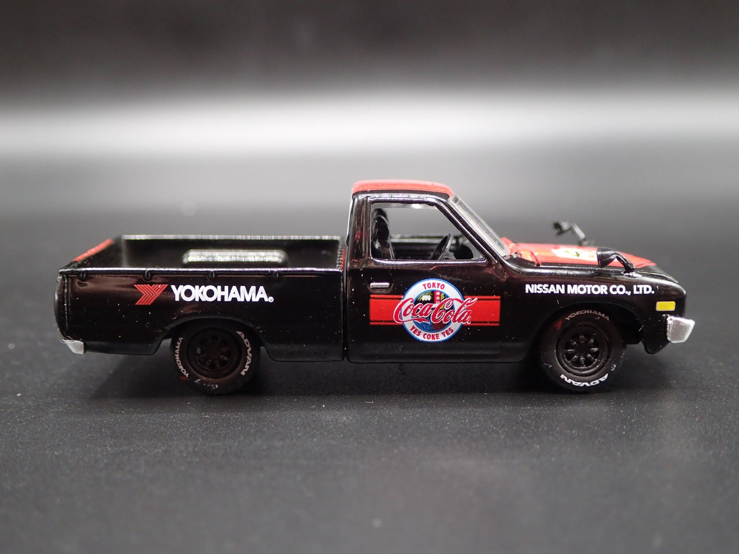 1974 74 DATSUN PICKUP TRUCK COCA COLA COKE YOKOHAMA 1:64 SCALE DIECAST MODEL CAR