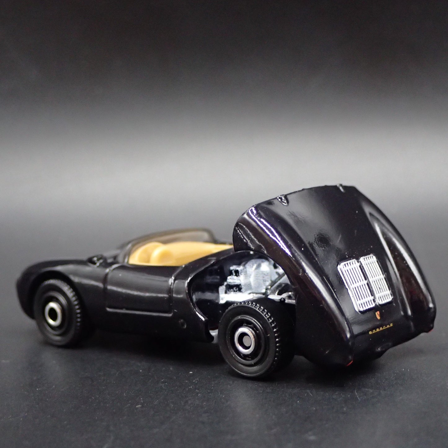 1953-1956 PORSCHE 550 SPYDER 1:64 SCALE COLLECTIBLE DIORAMA DIECAST MODEL CAR