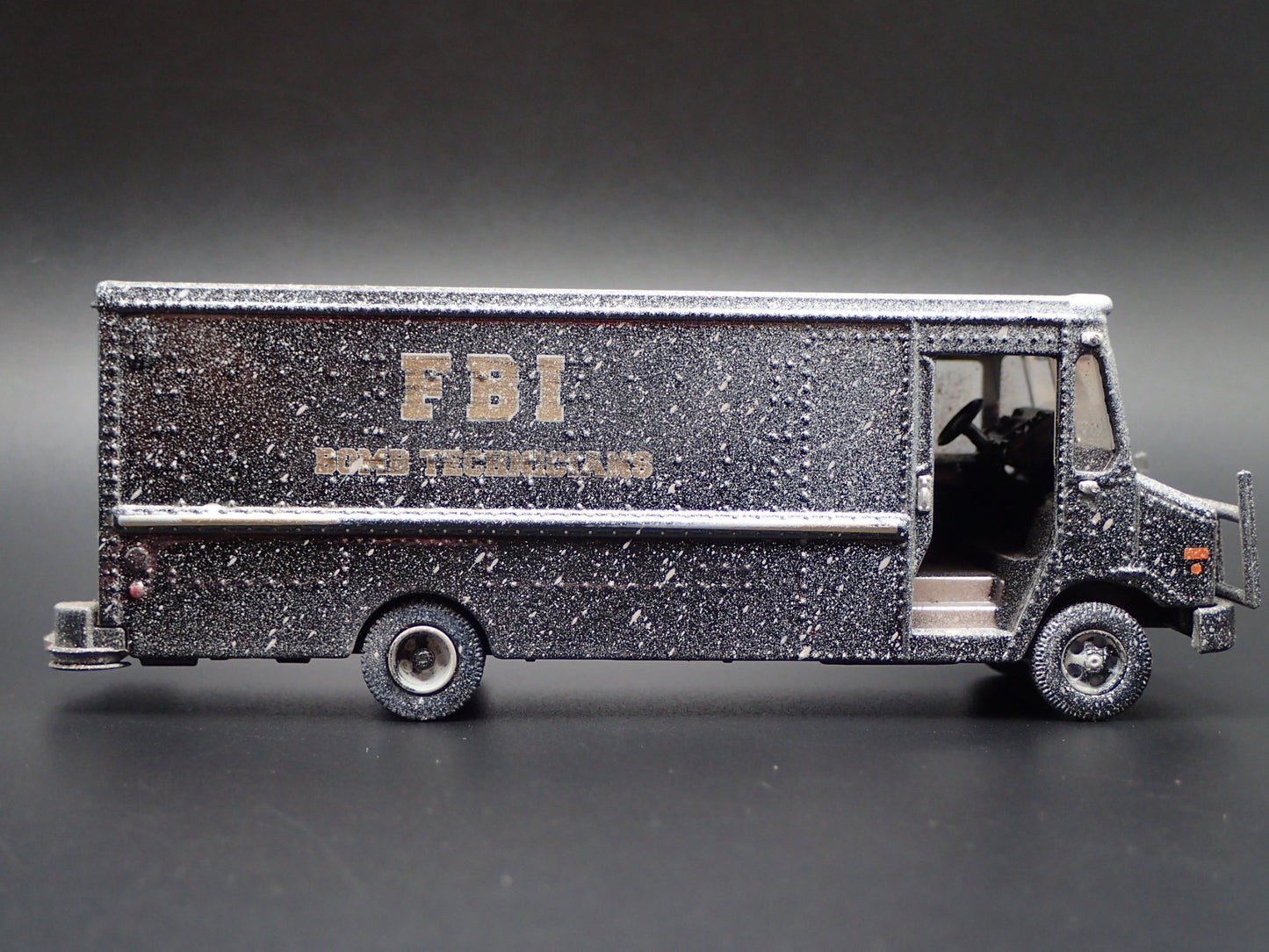 2019 19 FBI BOMB TECHNICIAN STEP VAN ABANDONED 1:64 SCALE DIECAST MODEL CAR